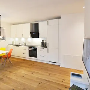Modern Near Downtown Apartment